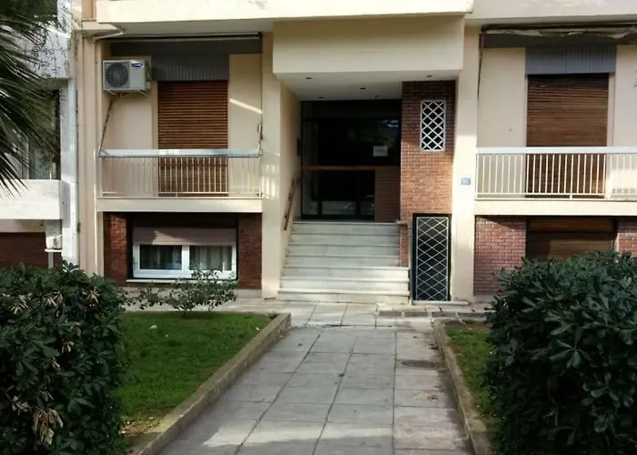 Modern, Ideally Located Studio Apartment